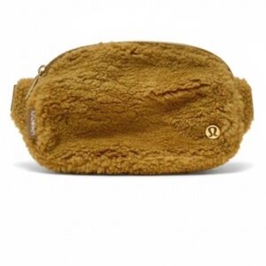 Lululemon Everywhere Fleece Belt Bag
2022 Burnt Caramel New Without Tags!